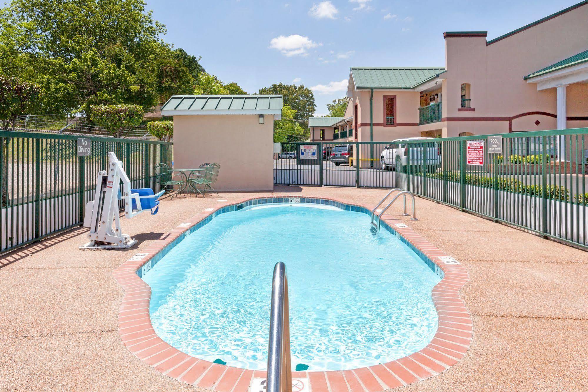 Days Inn By Wyndham Lexington Extérieur photo